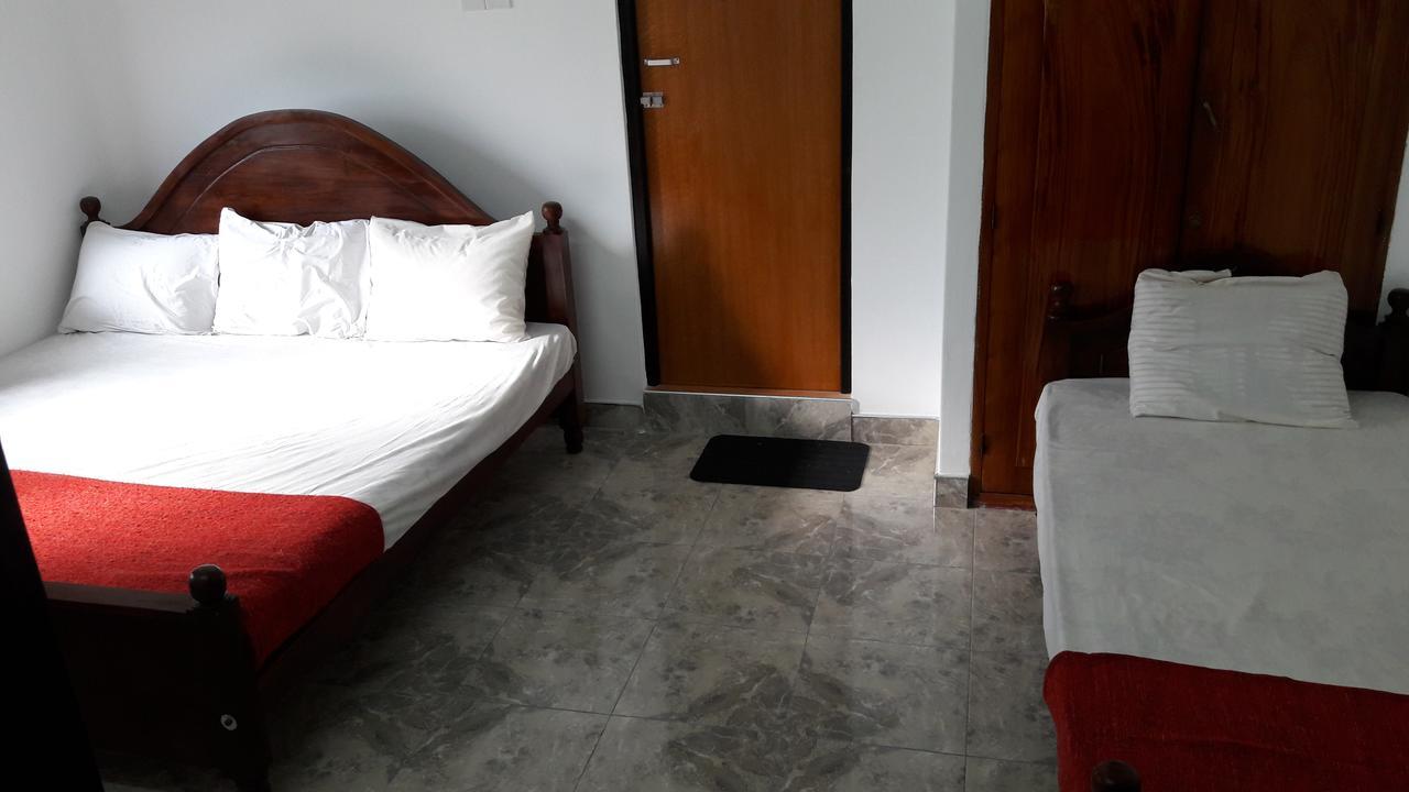 Yaarl Holiday Inn Jápané Exteriér fotografie
